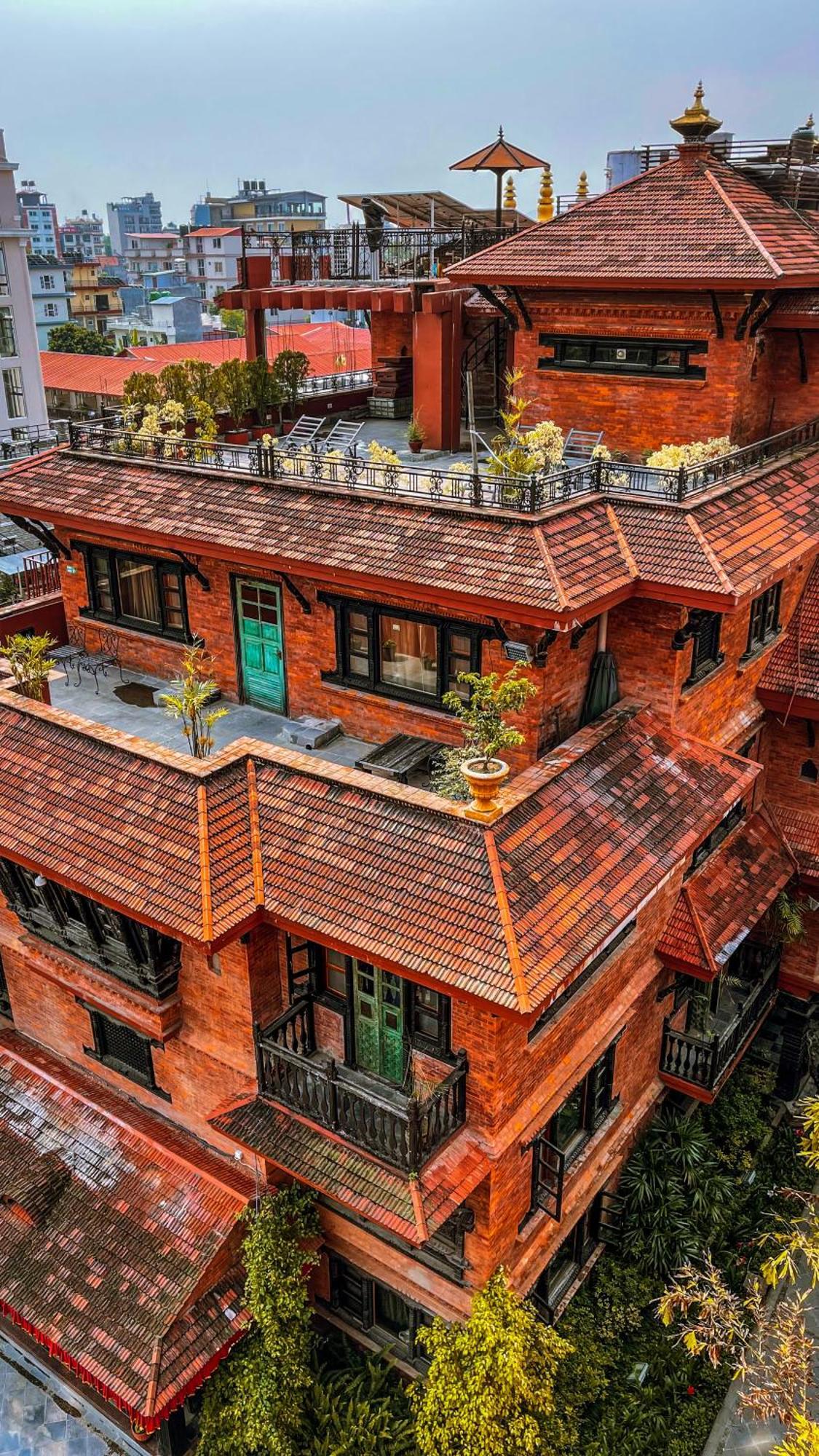 Heritage Hotel Suites&Spa Pokhara Buitenkant foto