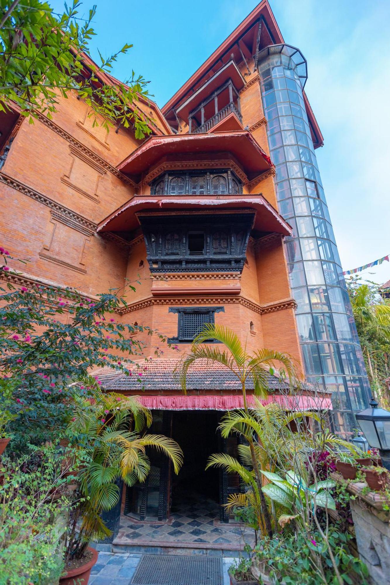 Heritage Hotel Suites&Spa Pokhara Buitenkant foto