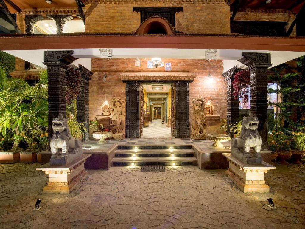Heritage Hotel Suites&Spa Pokhara Buitenkant foto