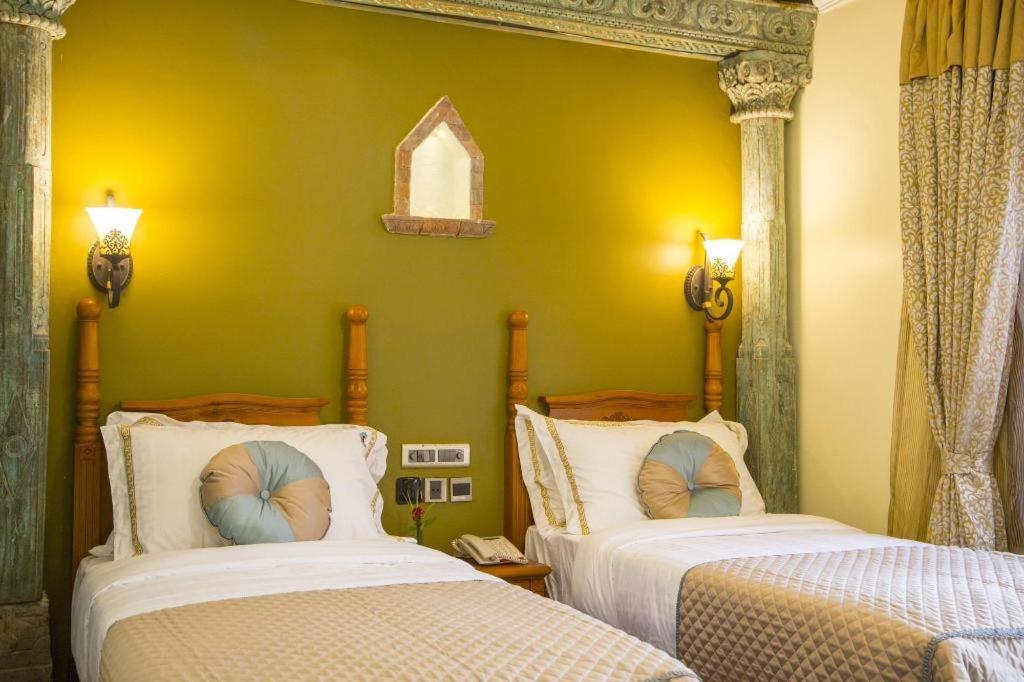 Heritage Hotel Suites&Spa Pokhara Buitenkant foto