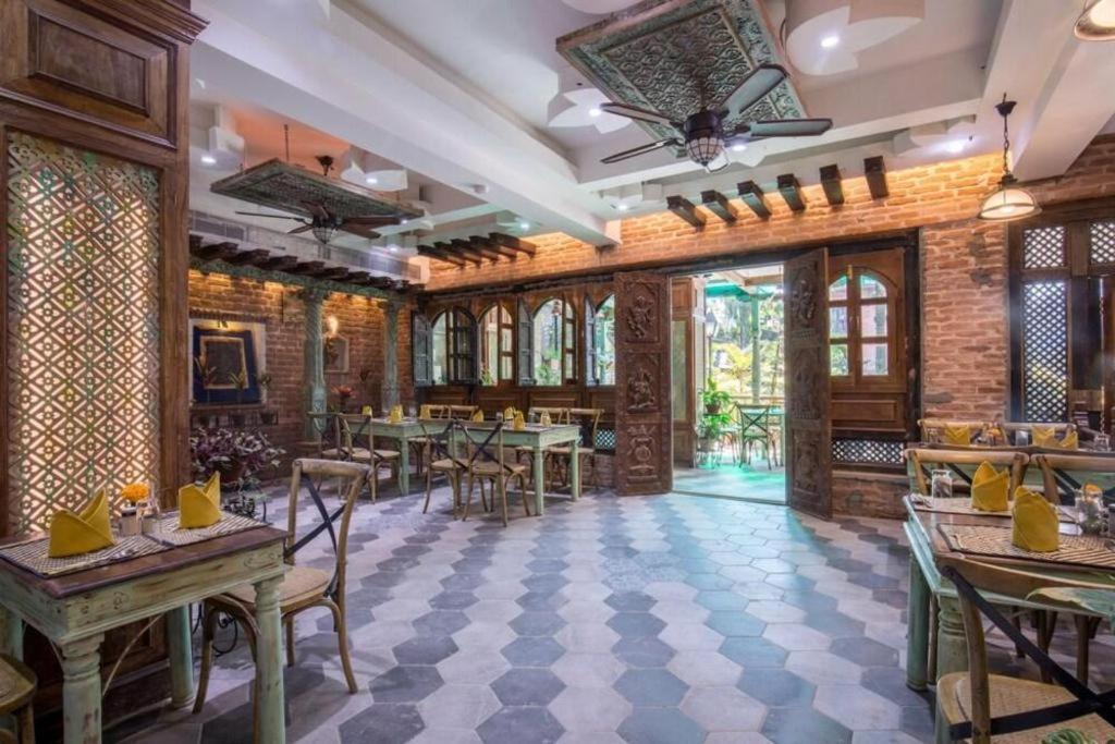 Heritage Hotel Suites&Spa Pokhara Buitenkant foto