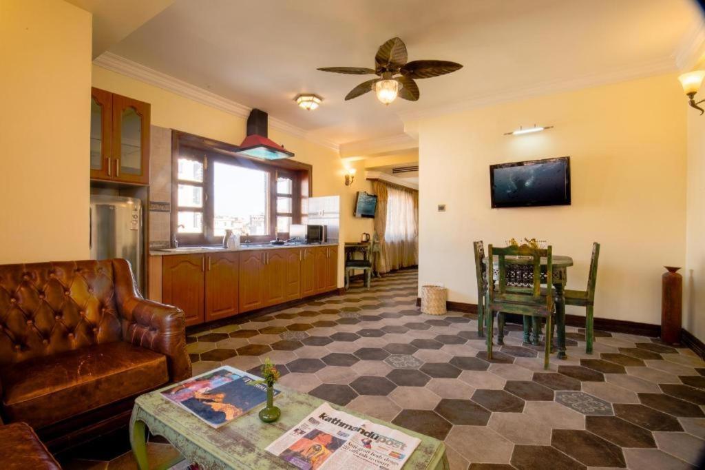 Heritage Hotel Suites&Spa Pokhara Buitenkant foto