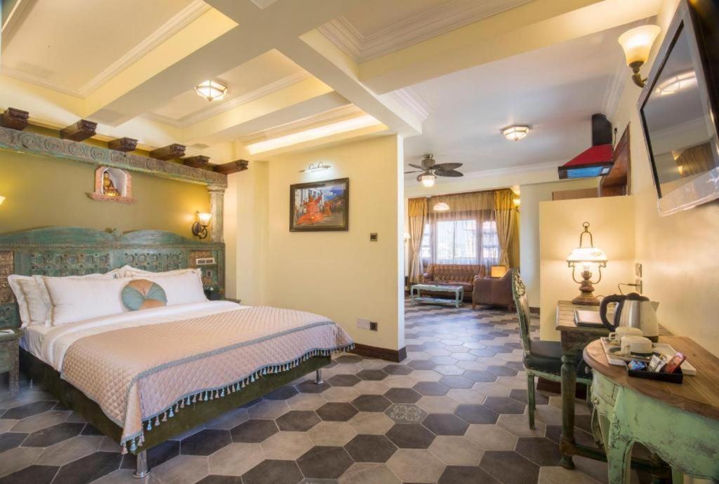 Heritage Hotel Suites&Spa Pokhara Buitenkant foto